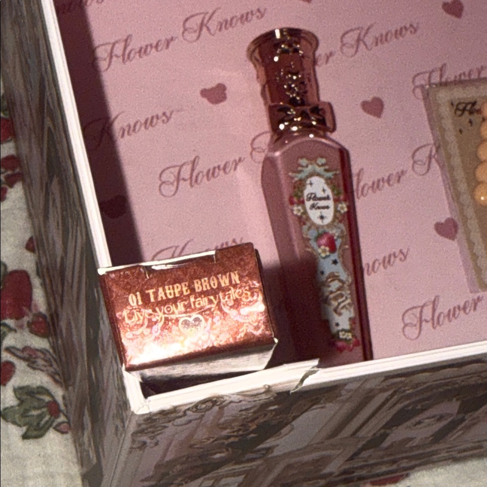 Flower Knows Gift Set - Picture 6 of 13